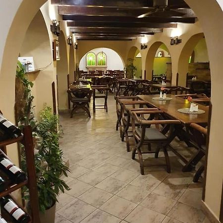 Excalibur Penzion a Restaurace Moravská Třebová Exterior foto