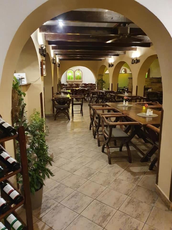 Excalibur Penzion a Restaurace Moravská Třebová Exterior foto