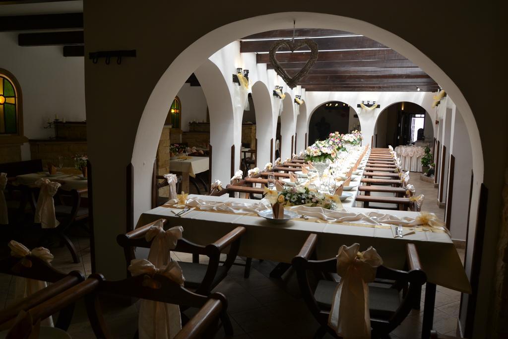 Excalibur Penzion a Restaurace Moravská Třebová Exterior foto