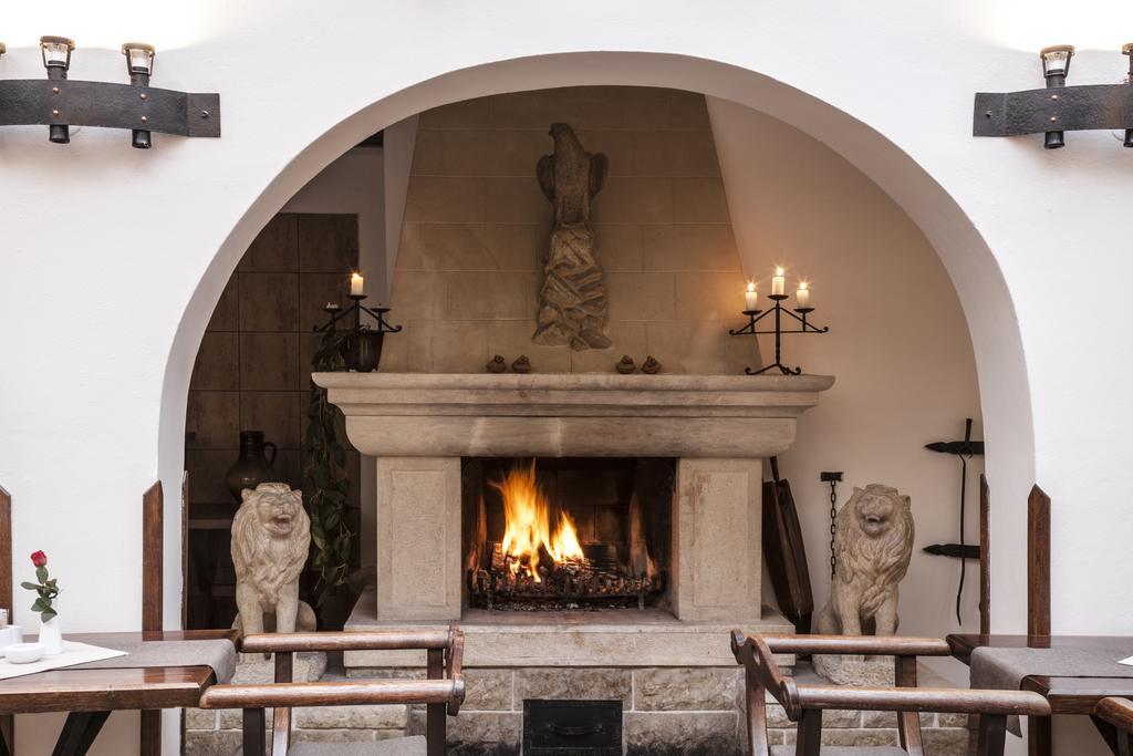 Excalibur Penzion a Restaurace Moravská Třebová Exterior foto