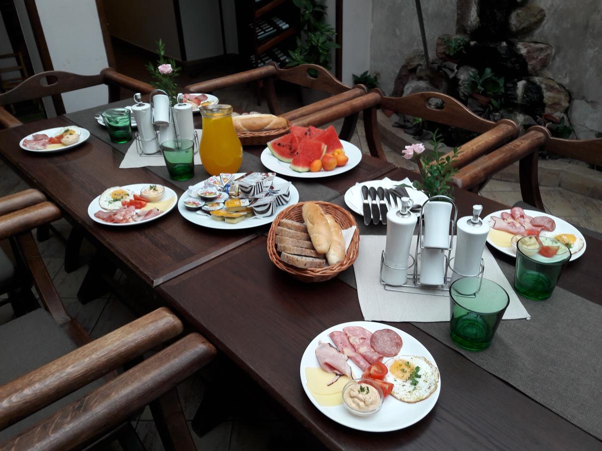 Excalibur Penzion a Restaurace Moravská Třebová Exterior foto